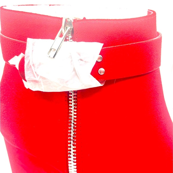 Journee Lavra Ankle Bootie “Red” - Picture 4 of 7